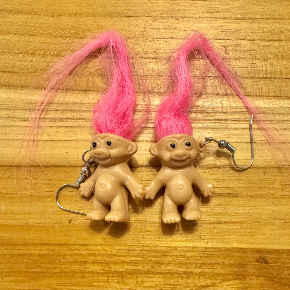 Troll Dangle Earrings Pink Hair NWOT